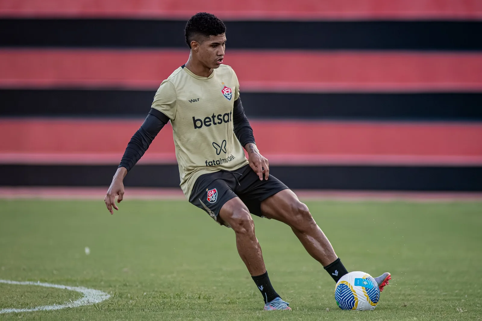 Paysandu contrata Pablo Baianinho, meia do Vitória, para a Série C